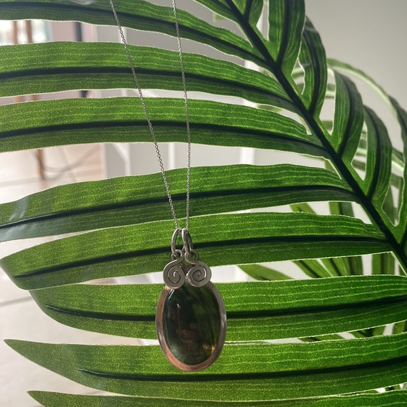 Labradorite and sterling silver pendant - Picture 7 of 8